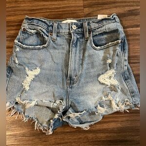 Women’s Abercrombie High Rise Mom Short- Size 4